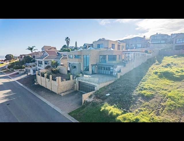 6 BEDROOM HOUSE FOR SALE IN DANA BAY